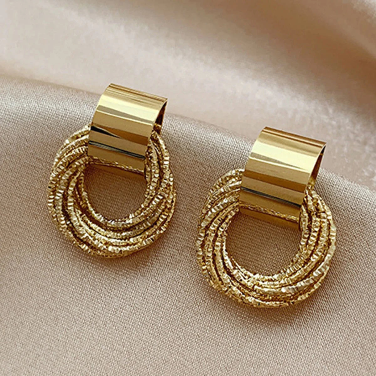 Minimalist, Personalized, Elegant Earrings with a Sense of Luxury and Versatility, Earrings with Loops, and Light Luxury Earring