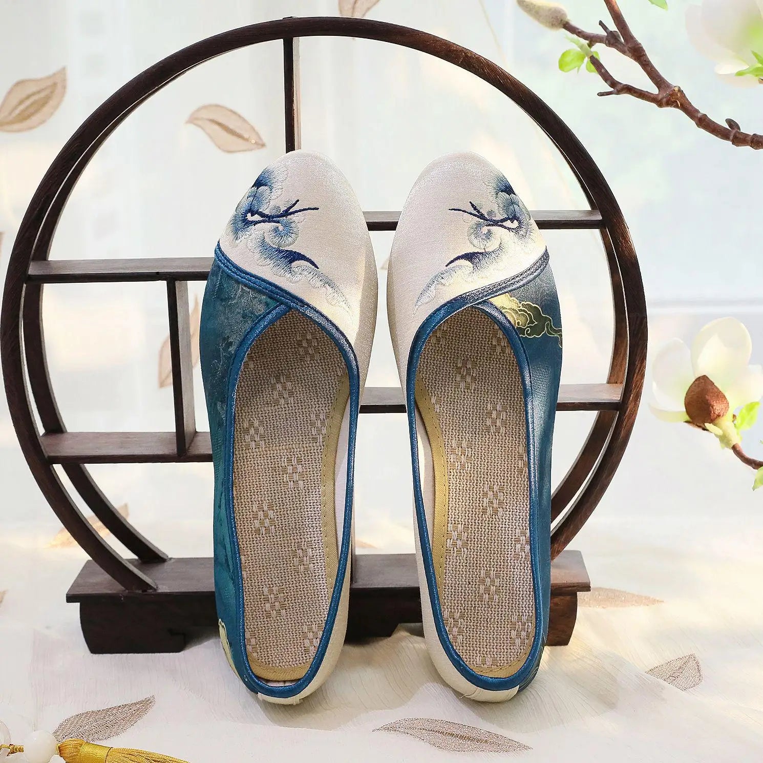 Size 35-40 Summer Old Beijing Cloth Shoes Cheongsam Pointed Toe Women Shoes Ethnic Style Embroidered Shoes