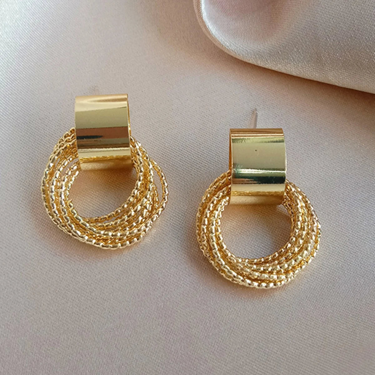 Minimalist, Personalized, Elegant Earrings with a Sense of Luxury and Versatility, Earrings with Loops, and Light Luxury Earring