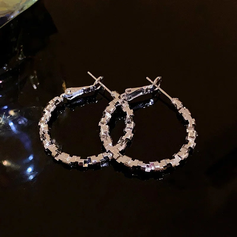 Minimalist, Personalized, Elegant Earrings with a Sense of Luxury and Versatility, Earrings with Loops, and Light Luxury Earring