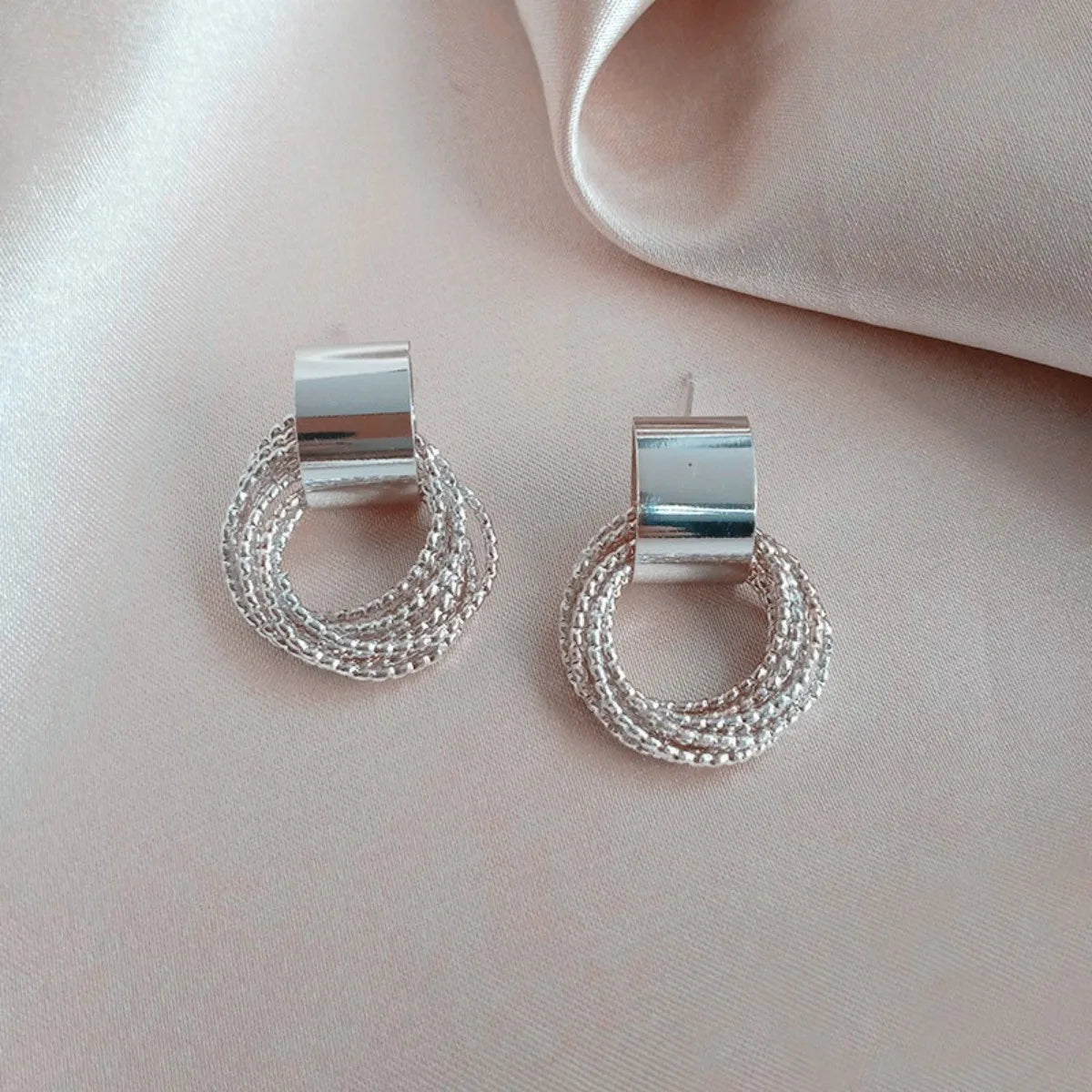 Minimalist, Personalized, Elegant Earrings with a Sense of Luxury and Versatility, Earrings with Loops, and Light Luxury Earring