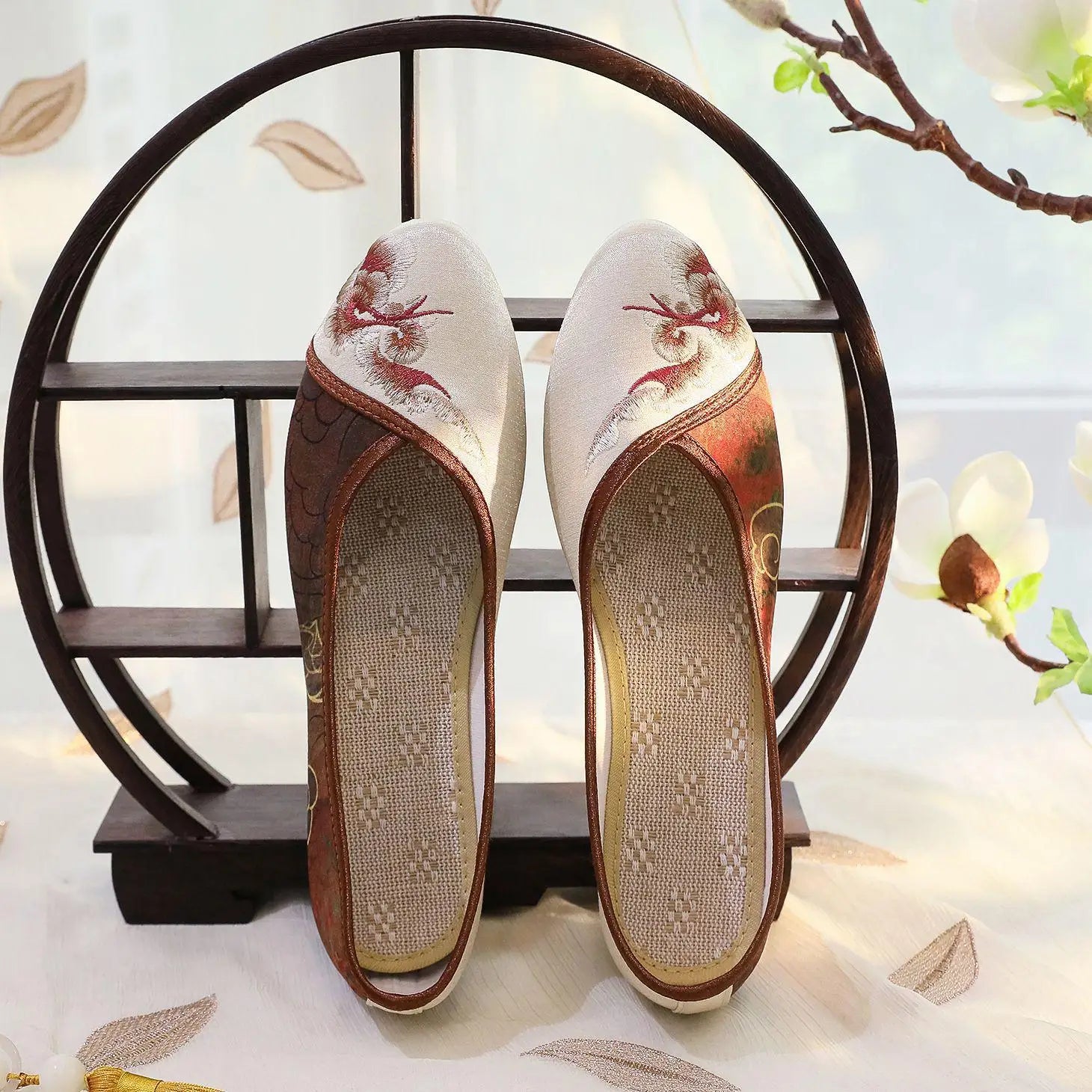 Size 35-40 Summer Old Beijing Cloth Shoes Cheongsam Pointed Toe Women Shoes Ethnic Style Embroidered Shoes