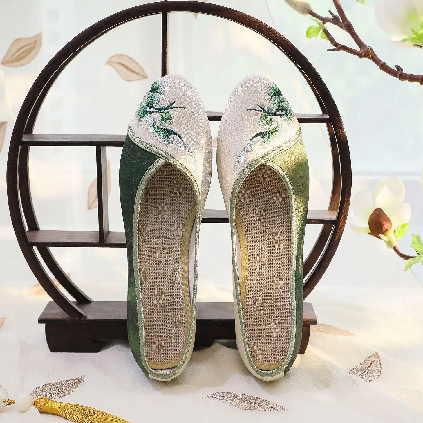 Size 35-40 Summer Old Beijing Cloth Shoes Cheongsam Pointed Toe Women Shoes Ethnic Style Embroidered Shoes