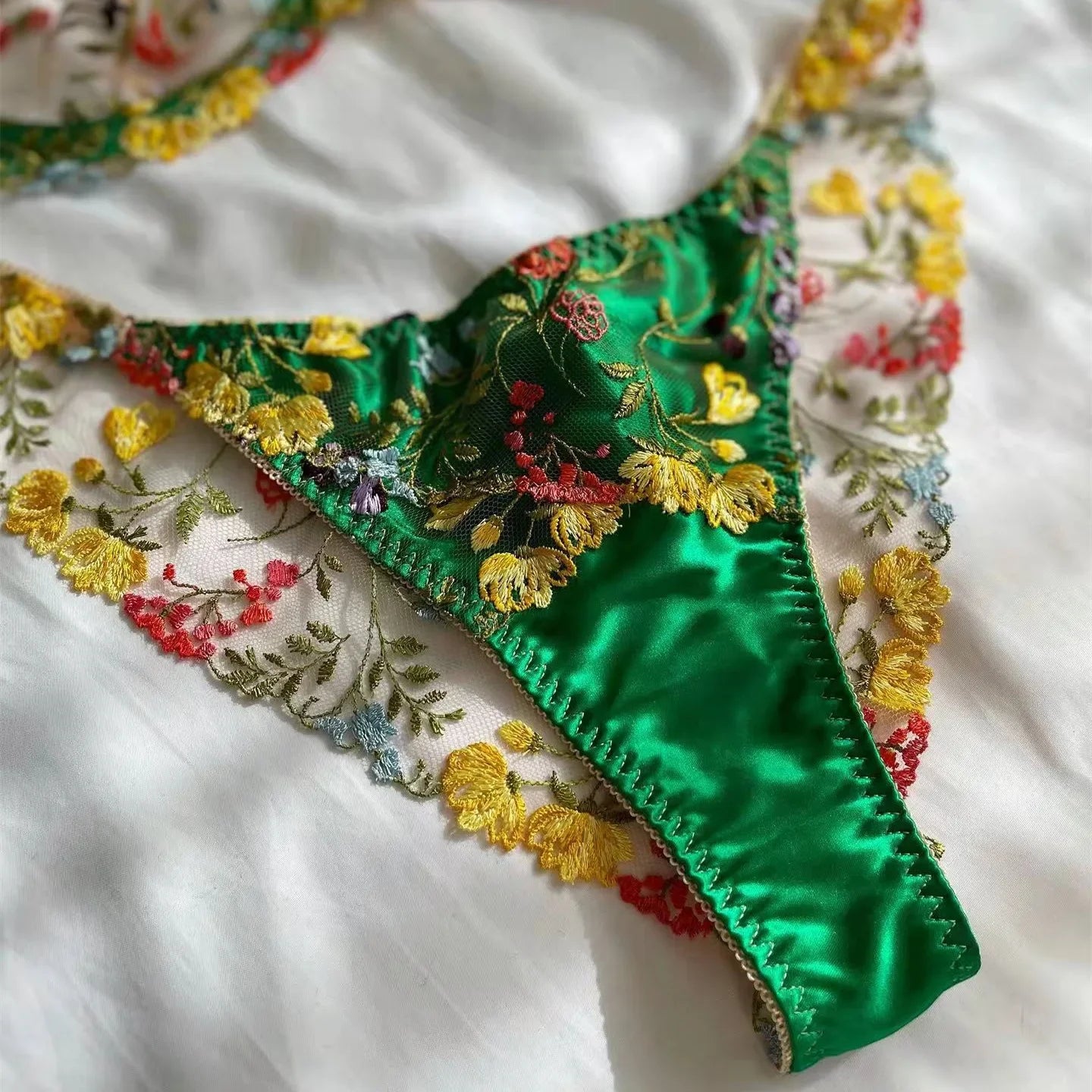 Sexy Countryside Style Embroidered Exotic Apparel Suit Women's Floral Patchwork Color Steel Ring Bra Panty Perspective Intimates